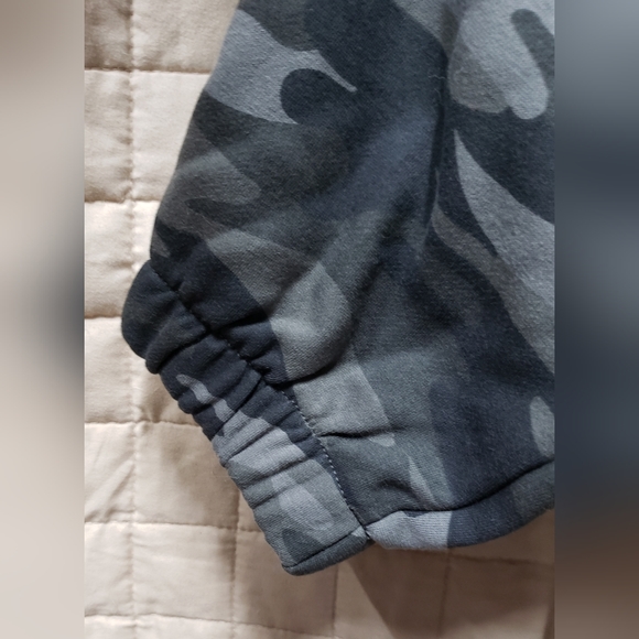 3 Pair of Wild Fable - Women's High-Rise Fleece Sweatpants - Size M in Camo - Picture 4 of 5